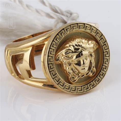 anillos de versace.